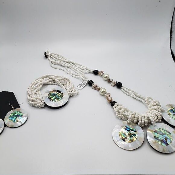 Beautiful Island Vibes 3 Piece White Seed Bead Necklace Set Costume Jewelry - Picture 1 of 11